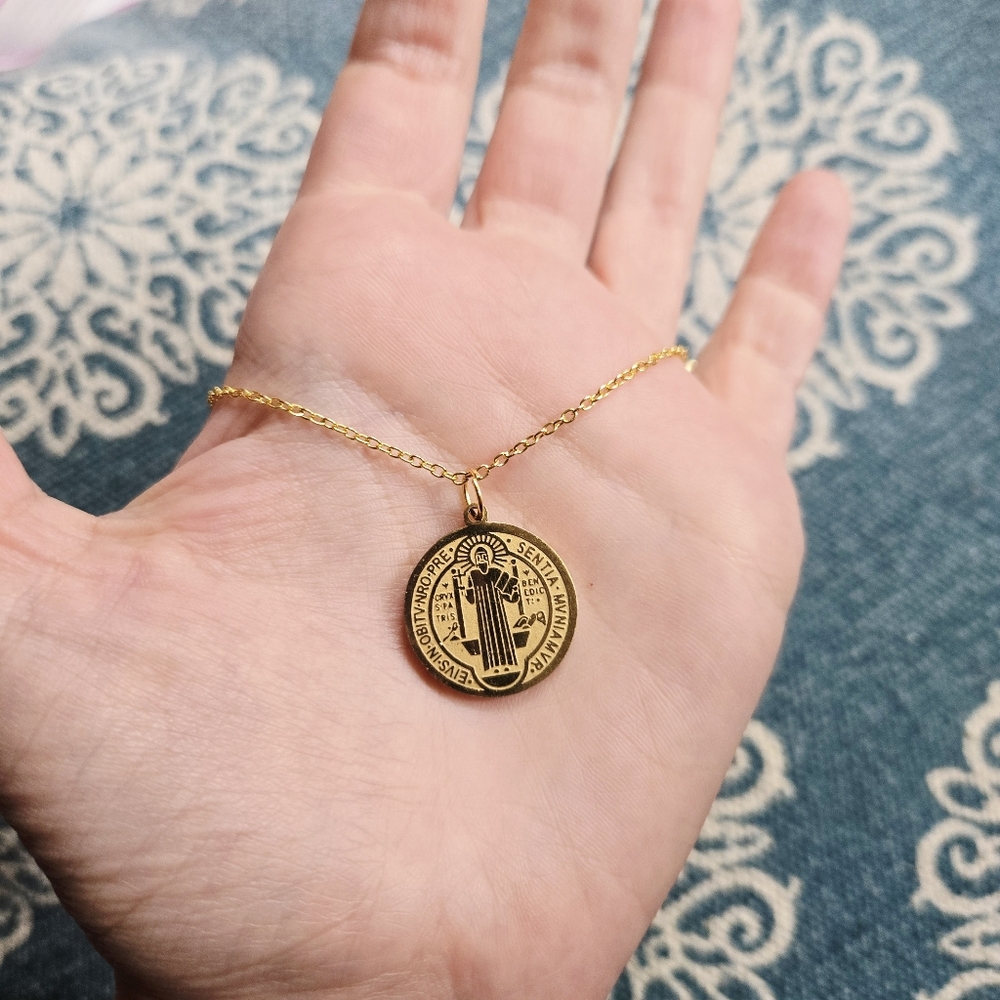 Vintage Gold Saint St Benedict of Nursia Medal Medallion Coin Necklace - Picture 6 of 8